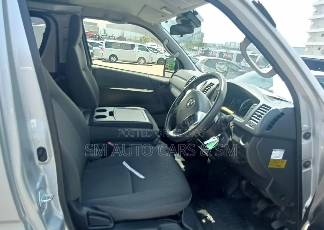 Toyota HiAce 2021 Silver
