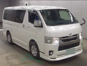 Toyota HiAce 2021 White