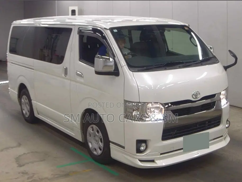 Toyota HiAce 2021 White