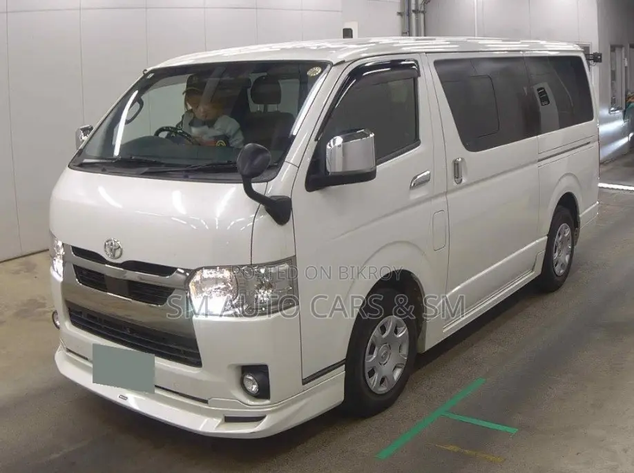 Toyota HiAce 2021 White