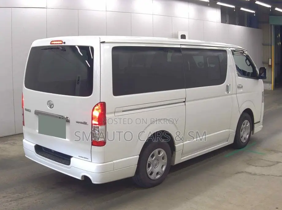 Toyota HiAce 2021 White