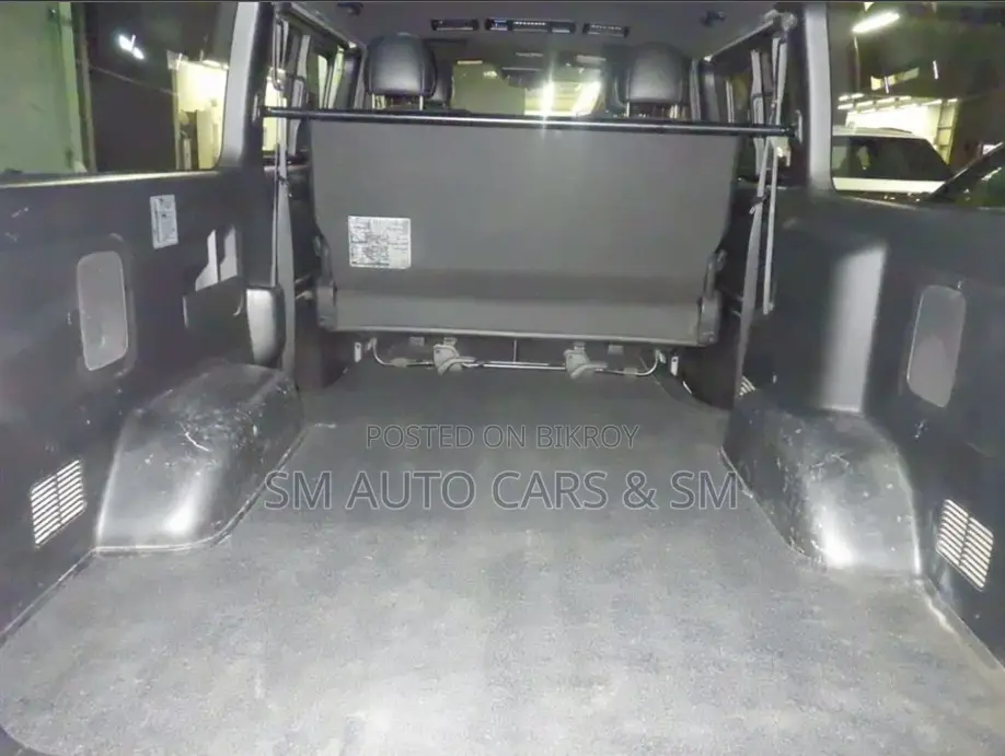 Toyota HiAce 2021 White