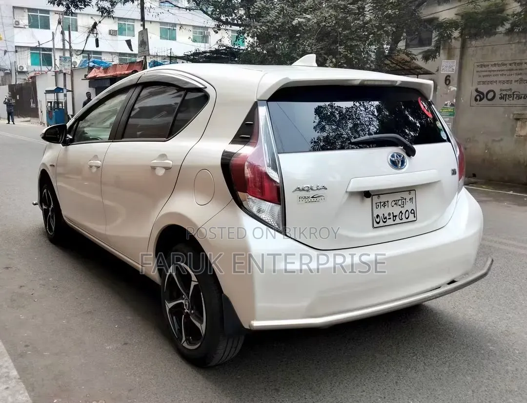 টয়োটা অ্যাকুয়া ২০১৭ পার্ল