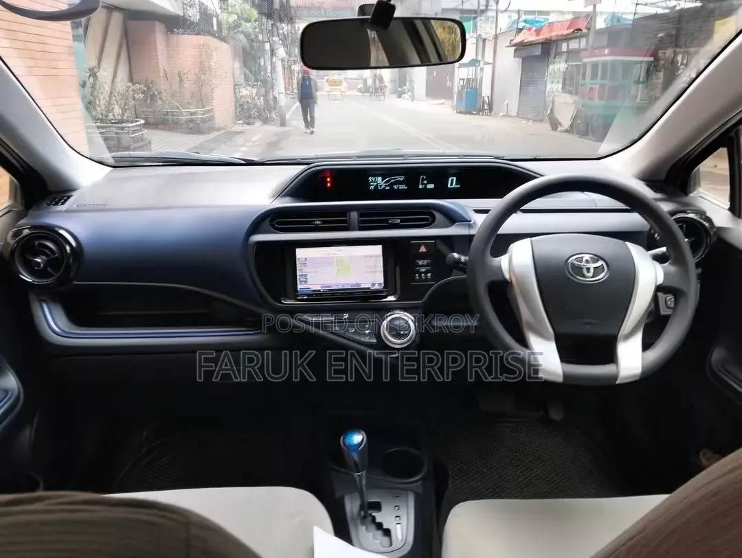 টয়োটা অ্যাকুয়া ২০১৭ পার্ল