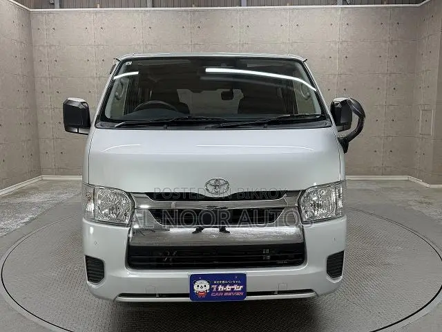 Toyota HiAce 2022 Silver