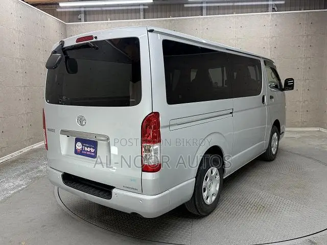 Toyota HiAce 2022 Silver
