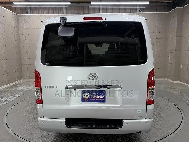 Toyota HiAce 2022 Silver