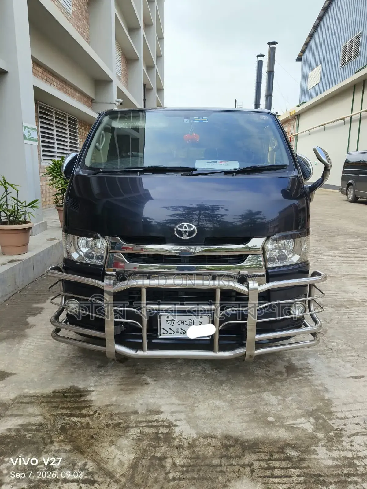 Toyota HiAce 2016 Black