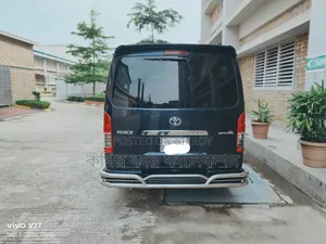 Toyota HiAce 2016 Black