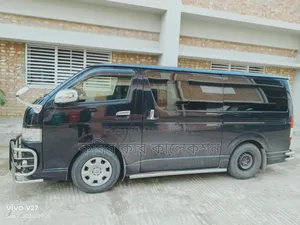 Toyota HiAce 2016 Black