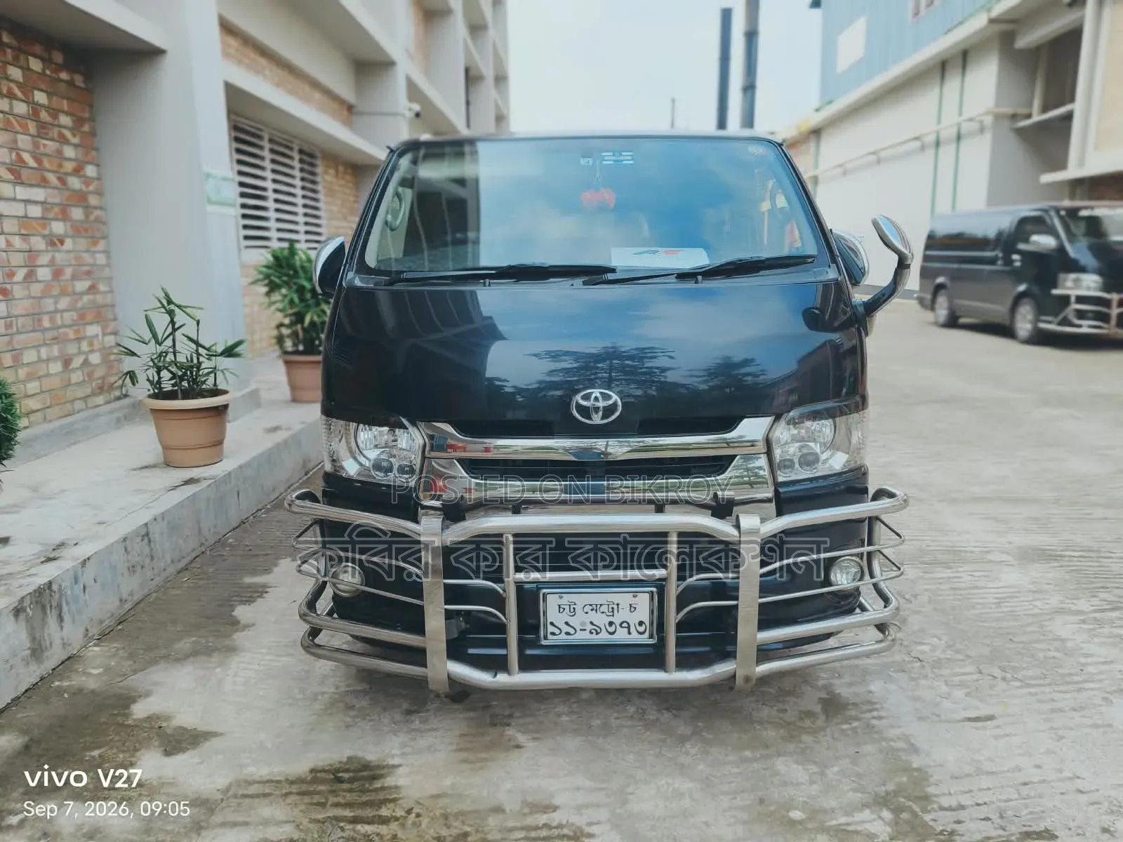 Toyota HiAce 2016 Black