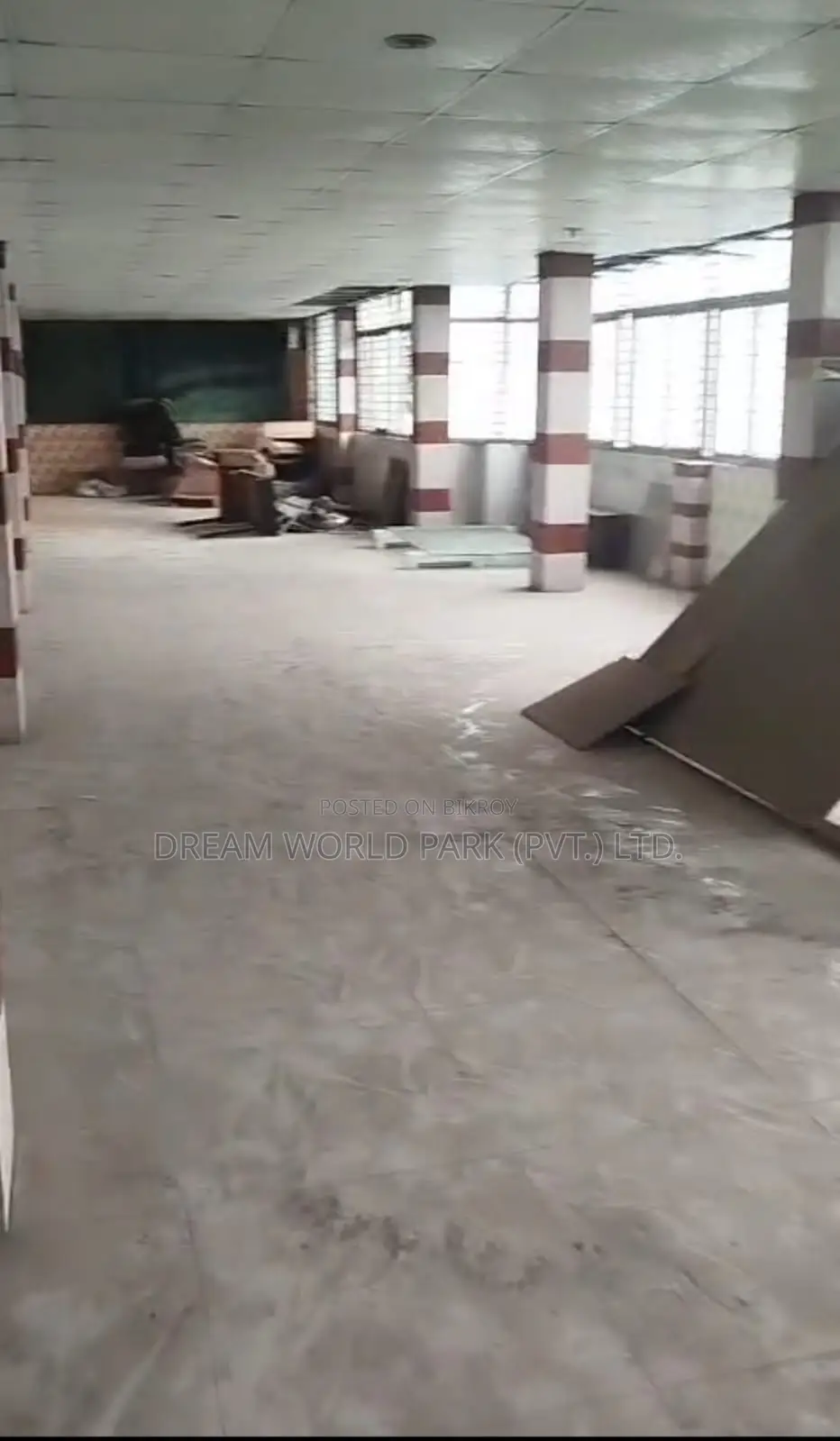 জিগাতলা মেইন রোডে ৬ষ্ট তলায় ৩০০০ বর্গফুটের বানিজ্যিক স্পেস ভাড়া