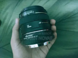 Canon R50v