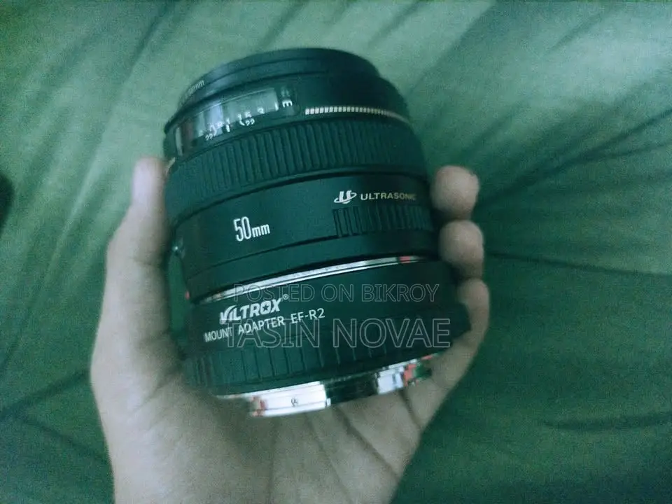 Canon R50v