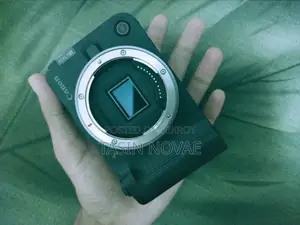Canon R50v