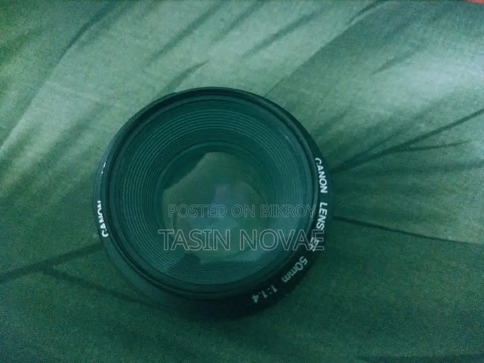 Canon R50v