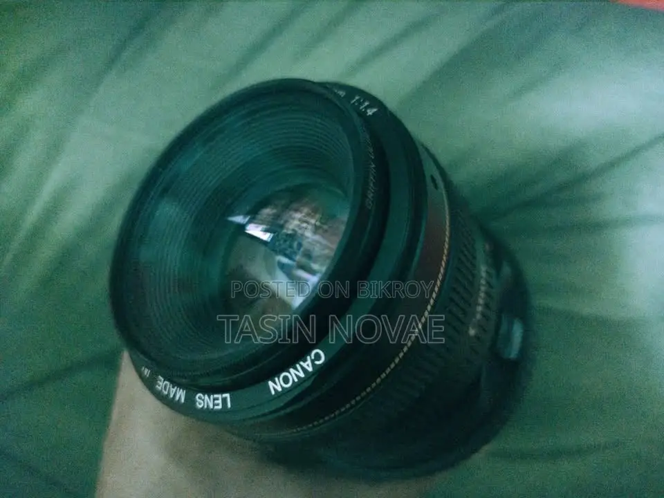 Canon R50v