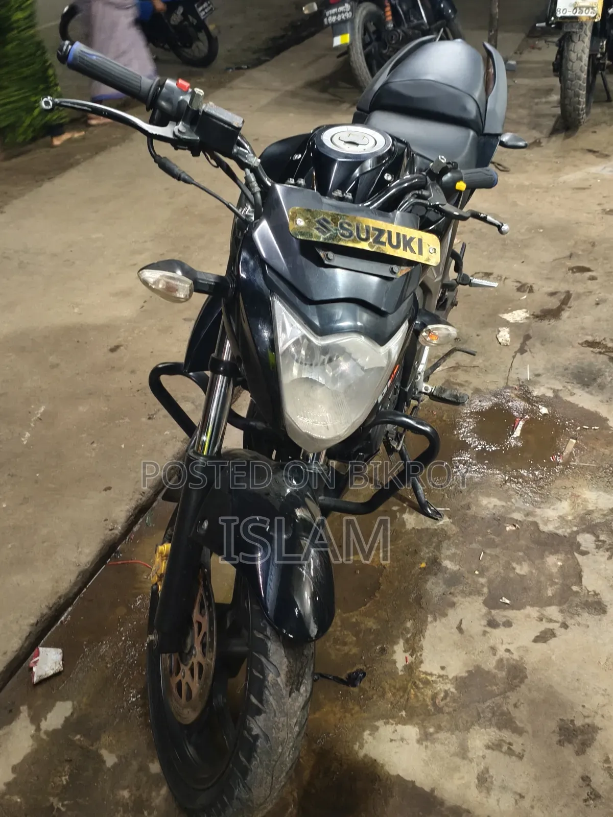 নতুন সুজুকি গিক্সার ২০২১ কালো