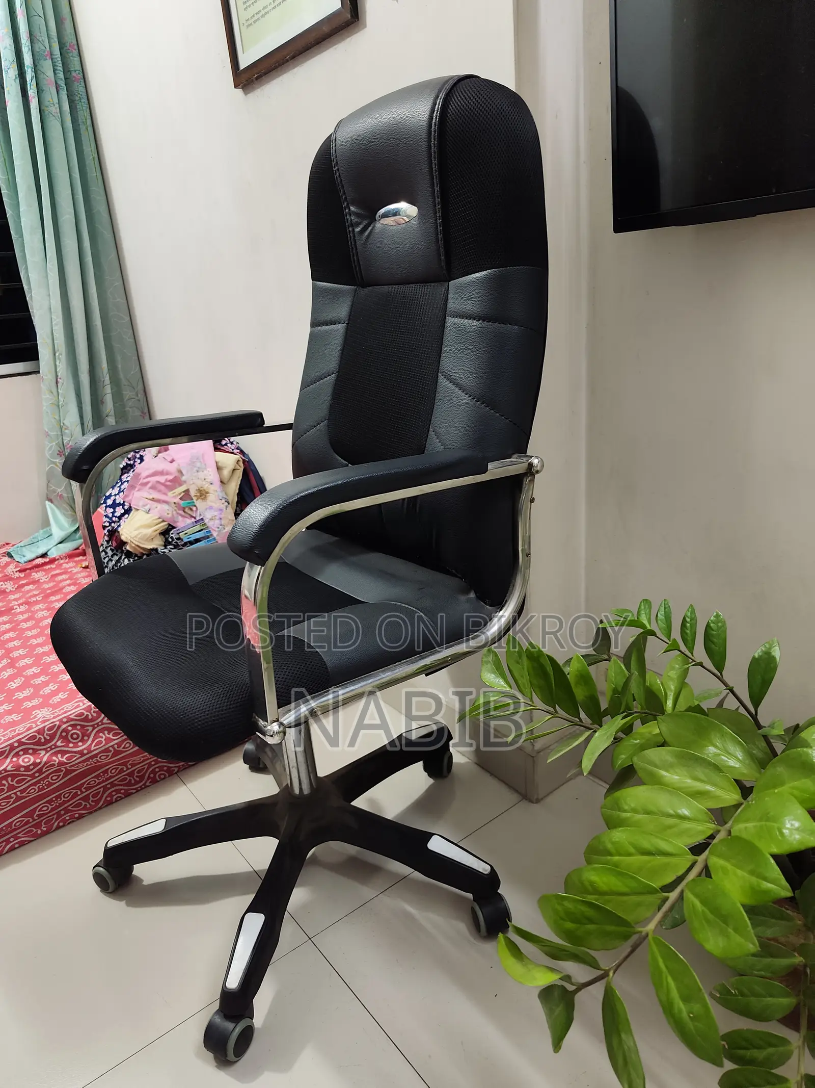 Luxury Dining 6 Chair and 1 Official Chair