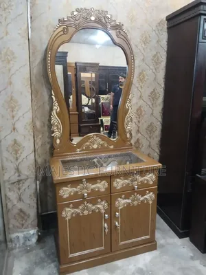 Vanity Drassing golden.M# 315