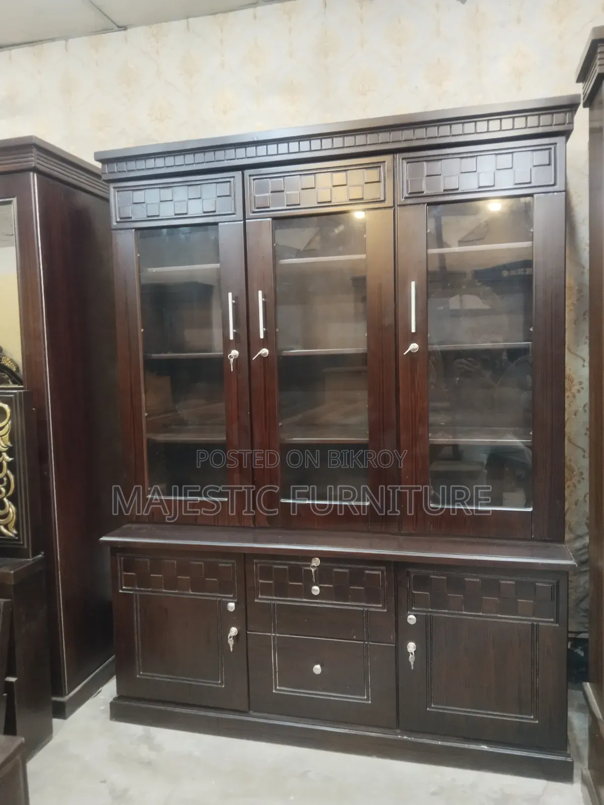 Showcase Malaysin MDF Lacquare. M# 47
