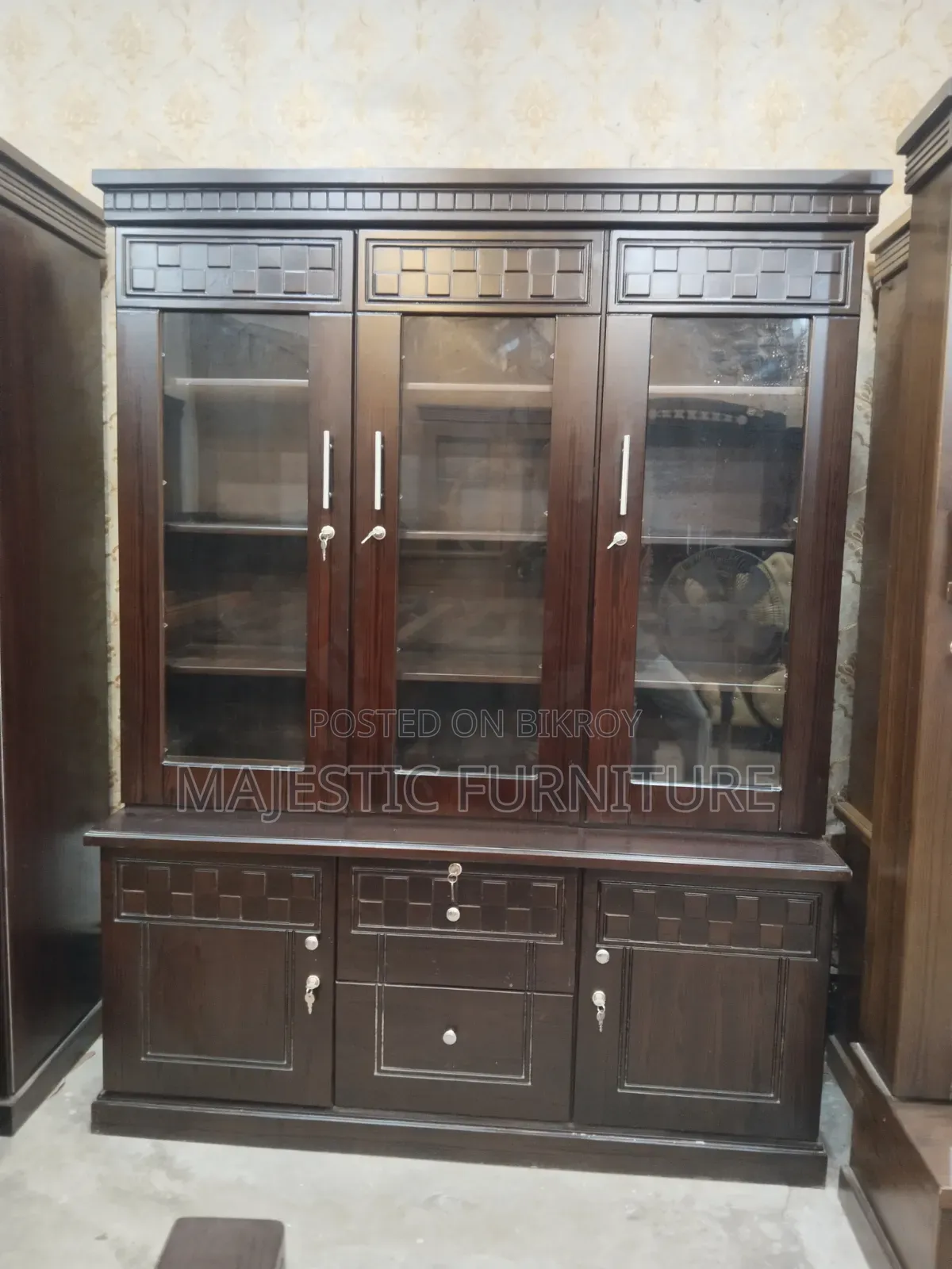 Showcase Malaysin MDF Lacquare. M# 47