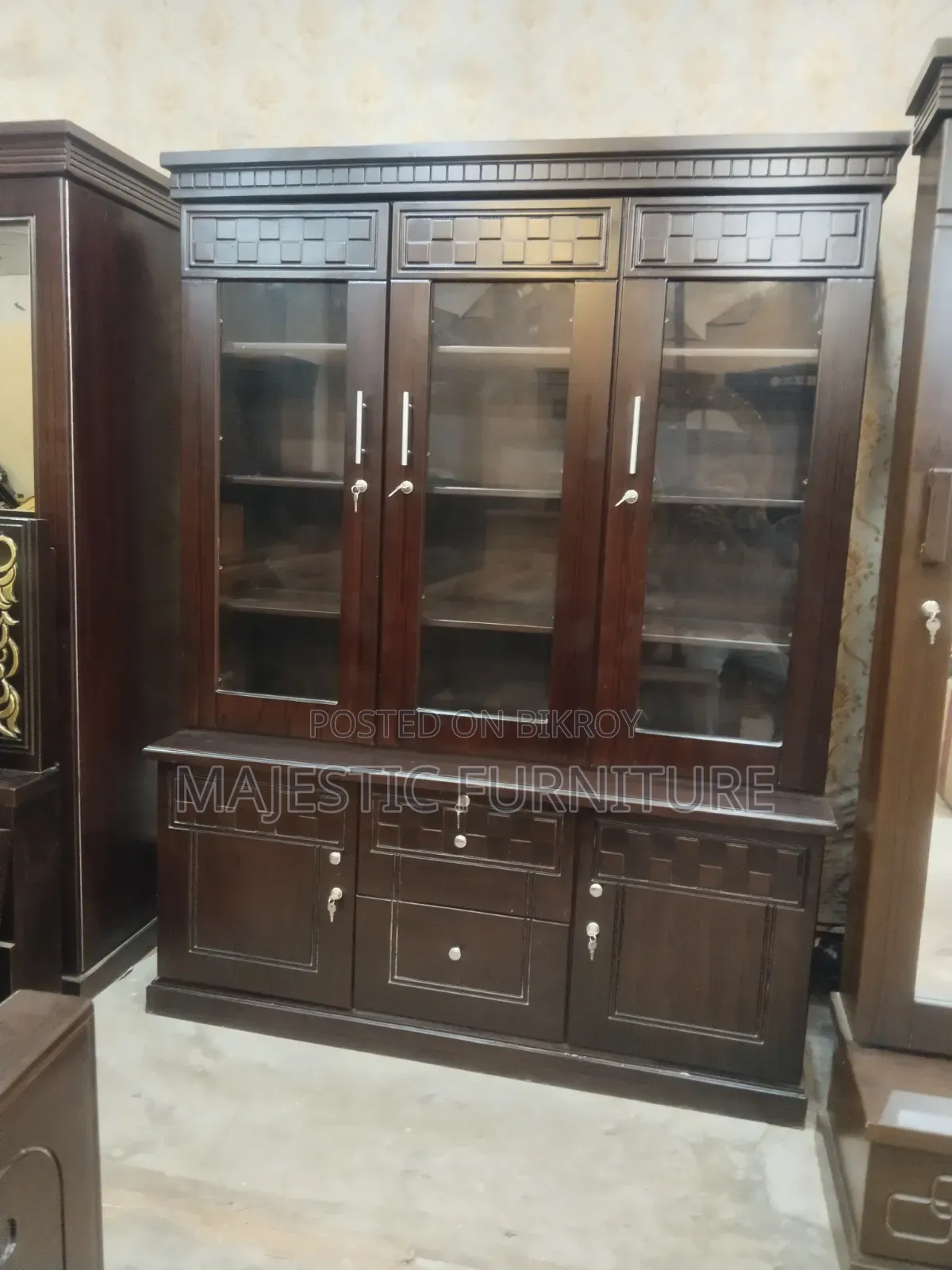 Showcase Malaysin MDF Lacquare. M# 47