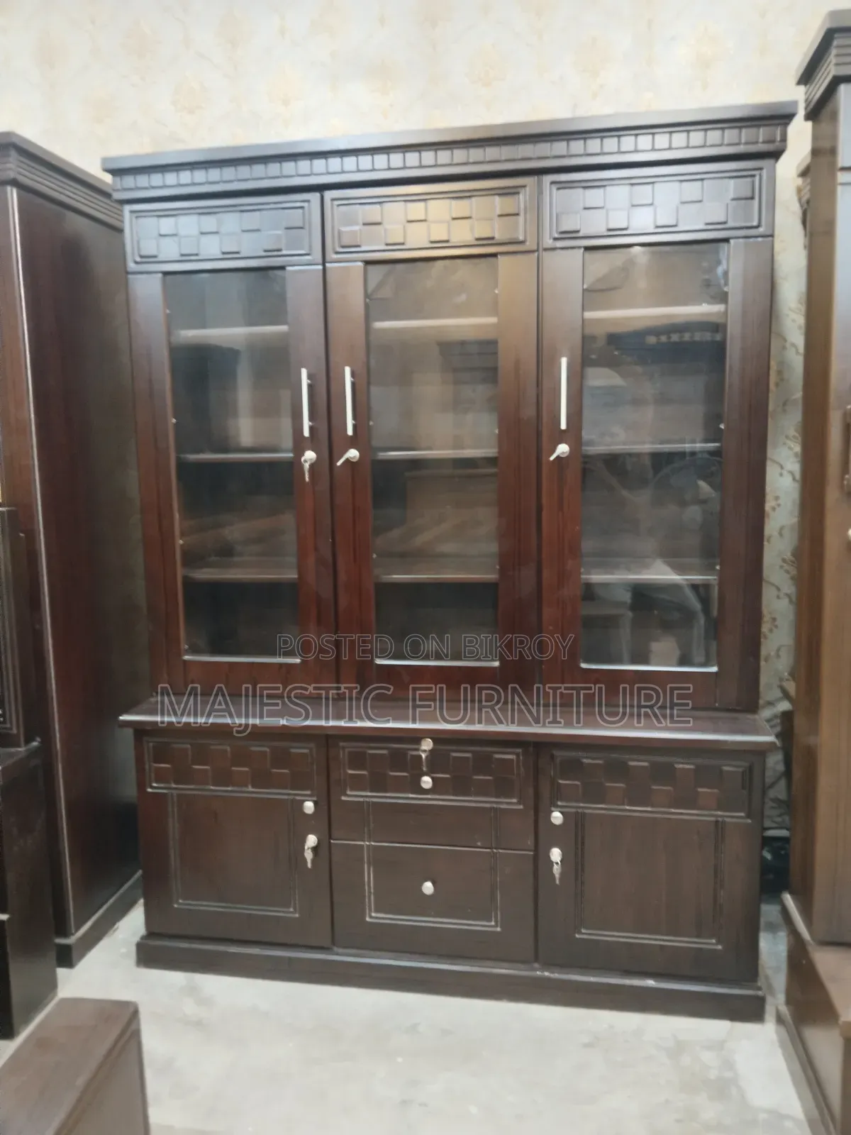 Showcase Malaysin MDF Lacquare. M# 47