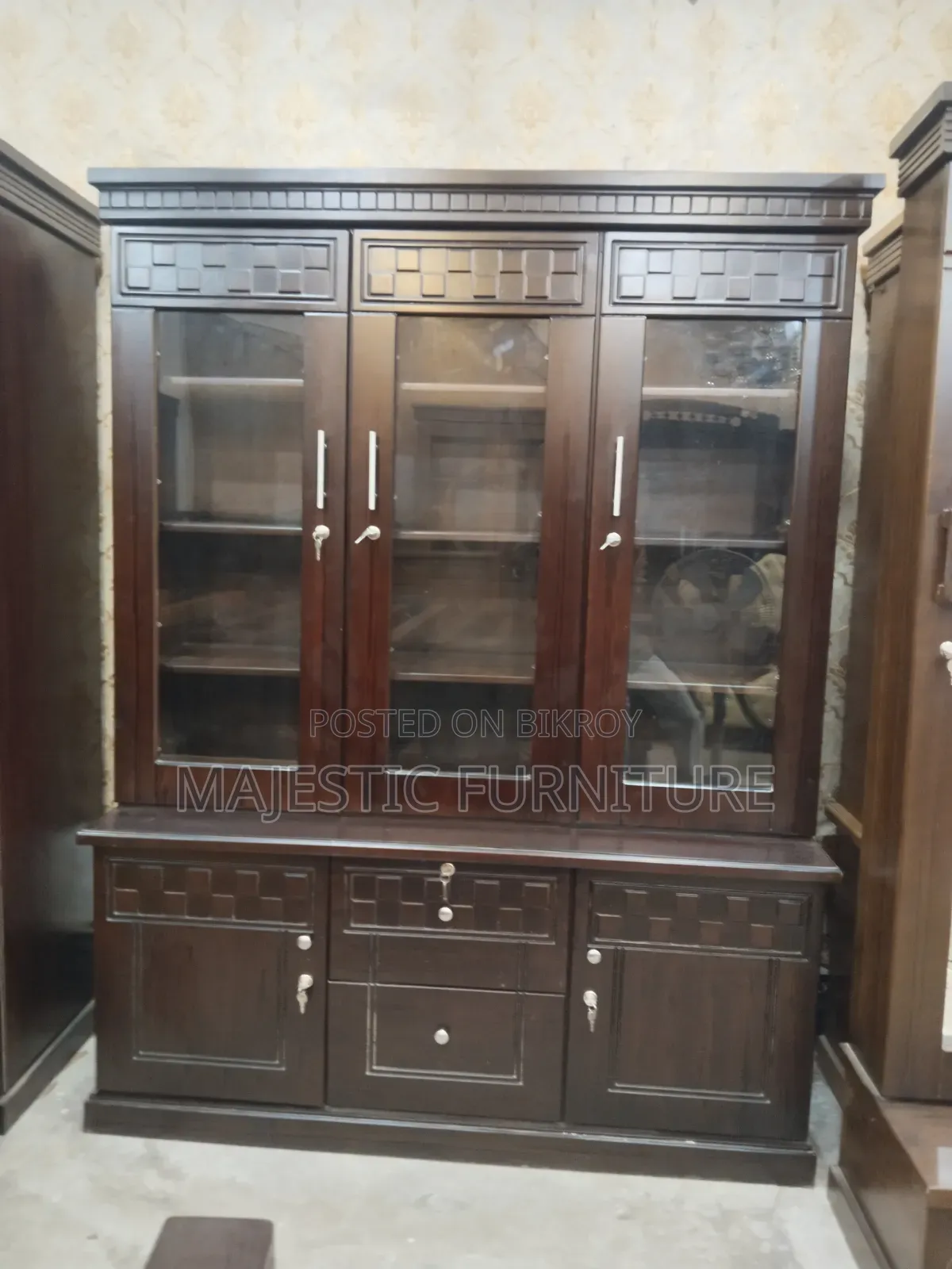 Showcase Malaysin MDF Lacquare. M# 47