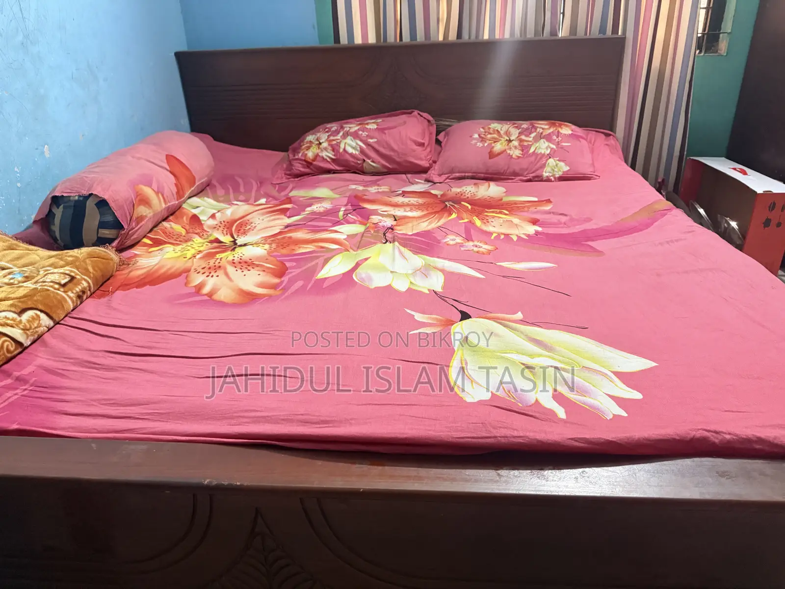 এই খাটটি সেল করা হবে কেও নিতে চাইলে যোগাযোগ করুন