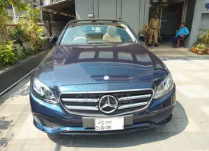 Mercedes-Benz E200 2017 Blue