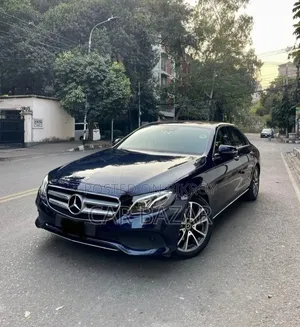 Mercedes-Benz E200 2016 Blue