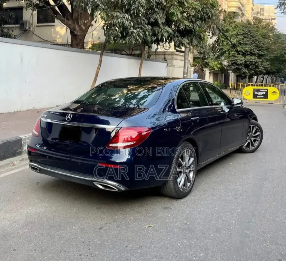 Mercedes-Benz E200 2016 Blue