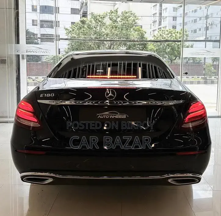 Mercedes-Benz E200 2016 Blue