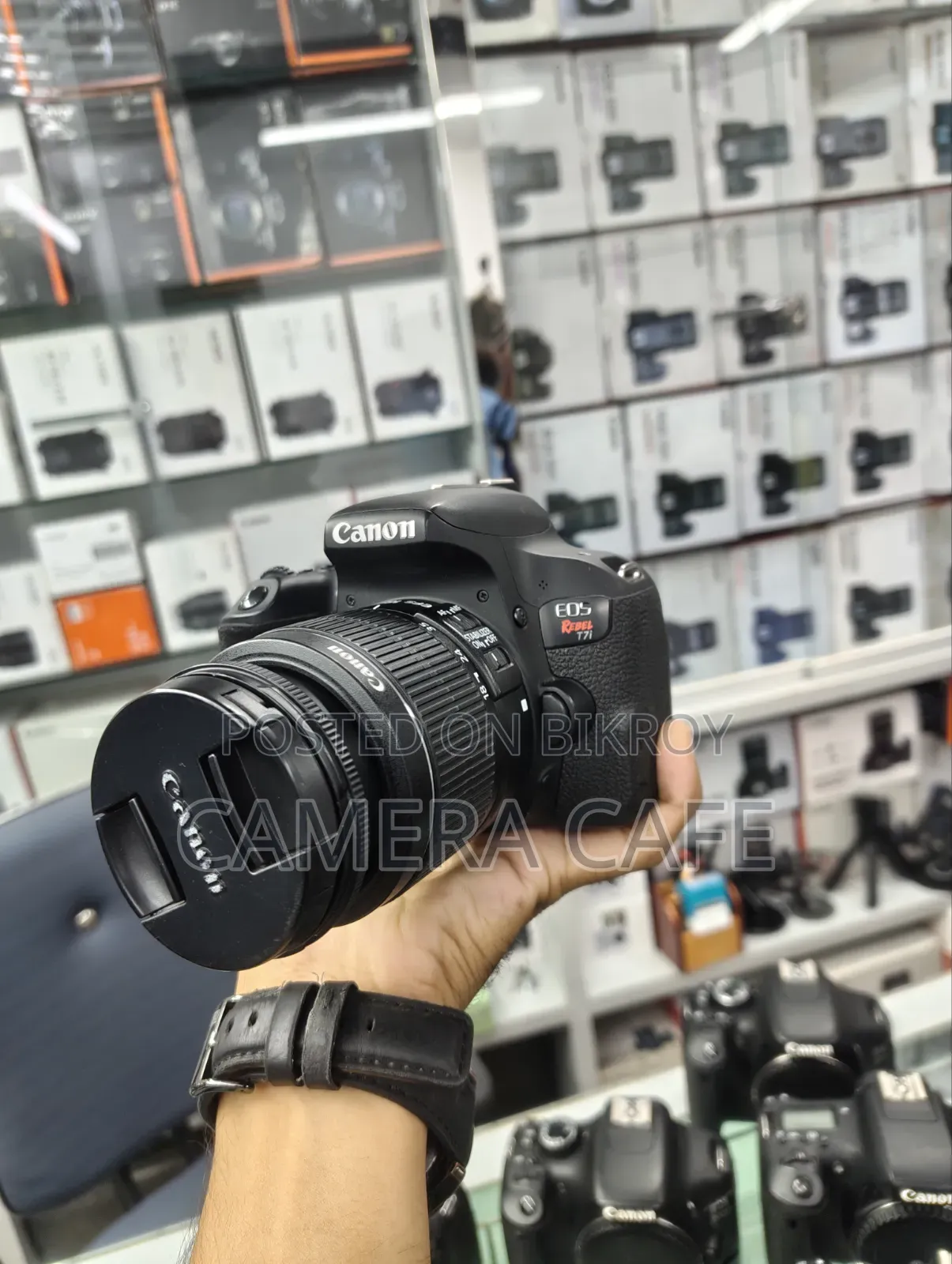 Canon 800D Body With Canon 18/55mm Is Lens