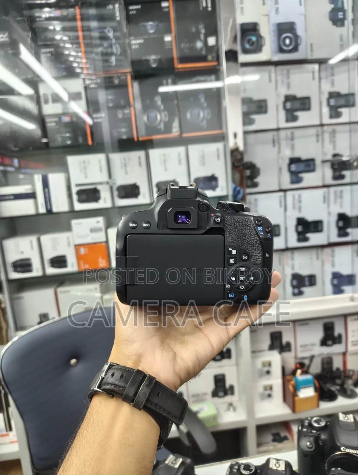Canon 800D Body With Canon 18/55mm Is Lens