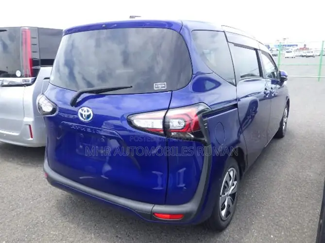 Toyota Sienta 1.5 Hybrid FWD 2021 Blue