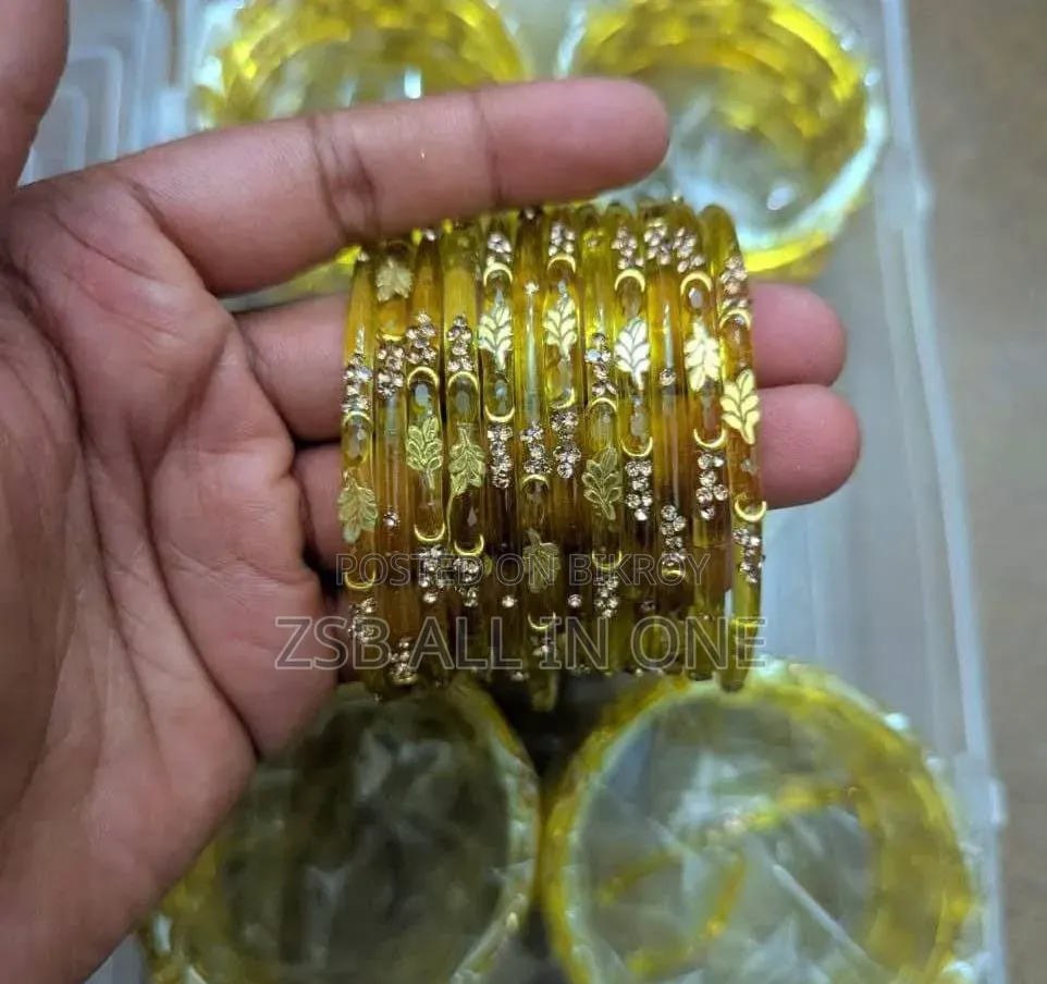 এক্সক্লুসিভ কাচের কাশ্মীরি চুরি সেট ১২ পিস