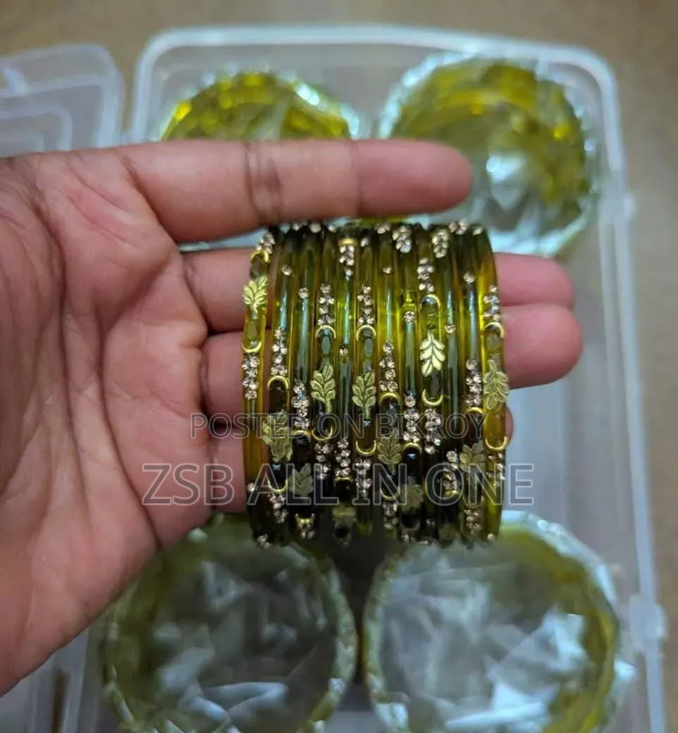 এক্সক্লুসিভ কাচের কাশ্মীরি চুরি সেট ১২ পিস