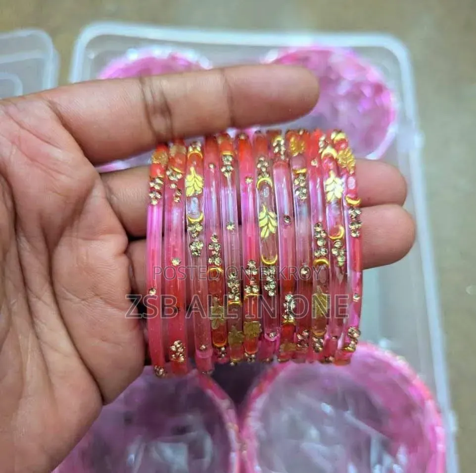 এক্সক্লুসিভ কাচের কাশ্মীরি চুরি সেট ১২ পিস