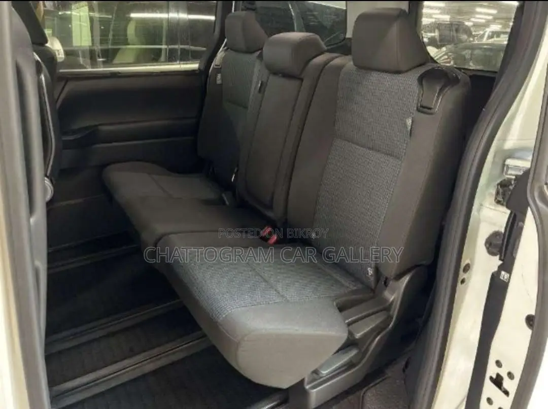 Toyota Noah 2022 Pearl