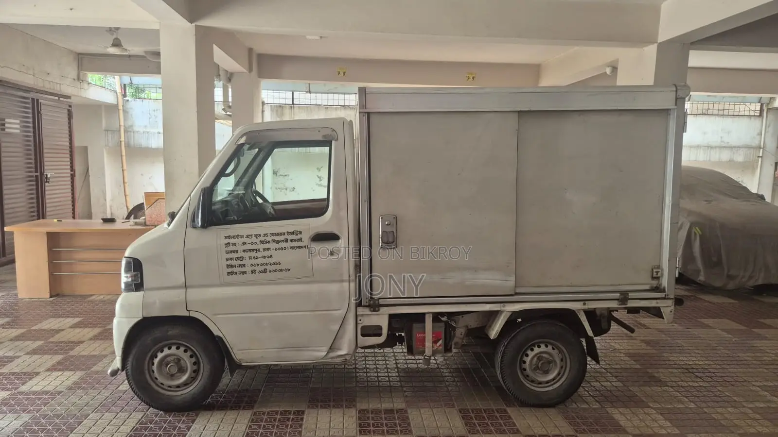 Mitsubishi L300 2011 White