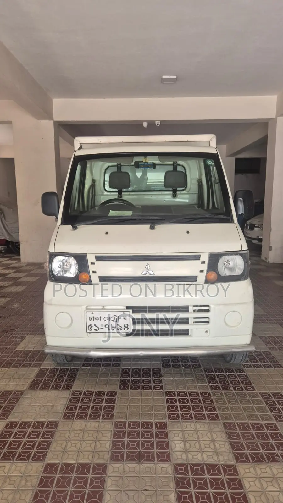 Mitsubishi L300 2011 White