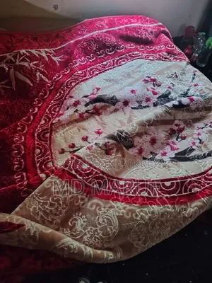 একটি বিদেশি কম্বল বিক্রি করা হবে ৯ কেজি ওজনের একদম নিউ কম্বল মিশরের