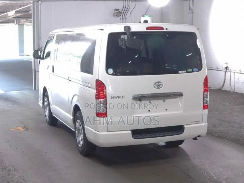 Car 2021 White