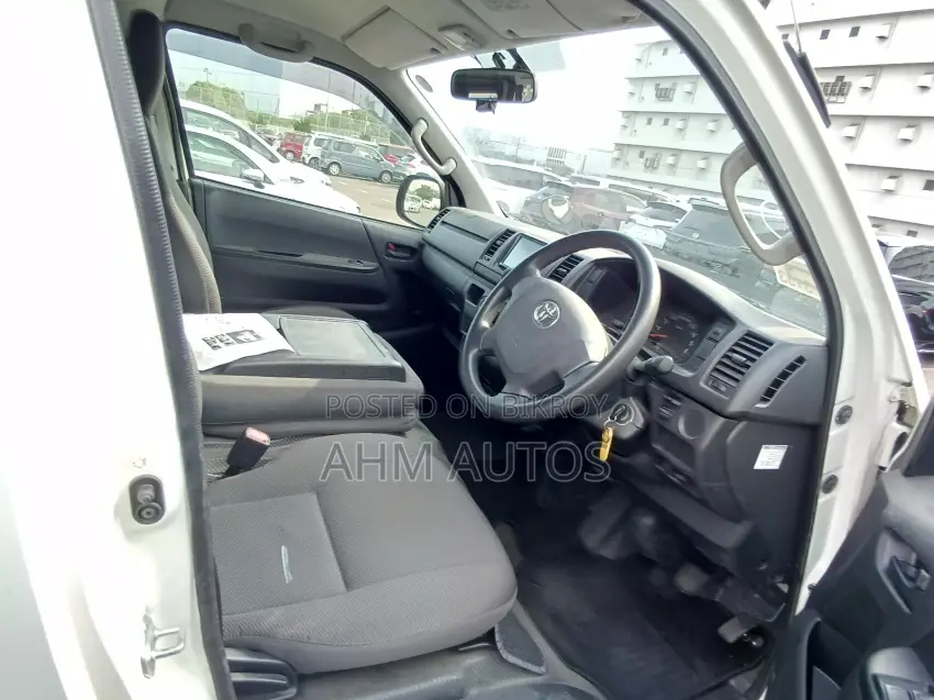 Car 2021 White