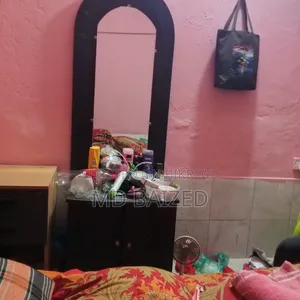 ড্রেসিং টেবিল