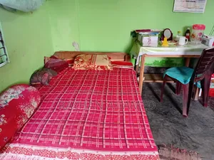 খাট, টেবিল, চেয়ার, রেক বিক্রি করা হবে।