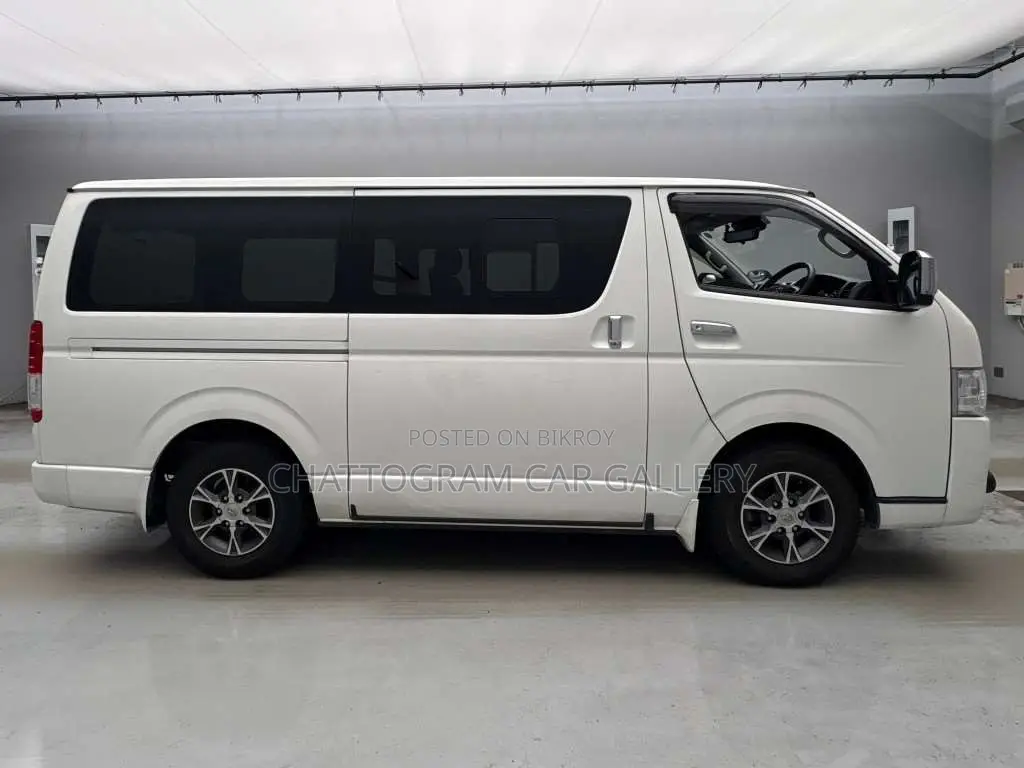 Toyota HiAce 2021