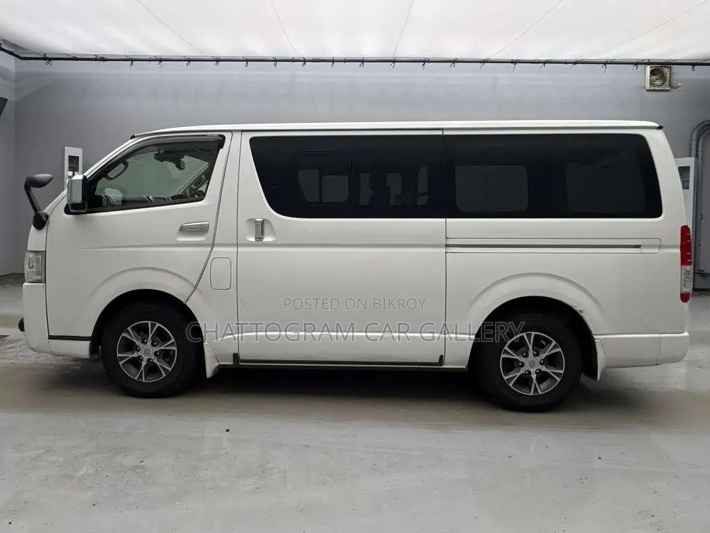 Toyota HiAce 2021